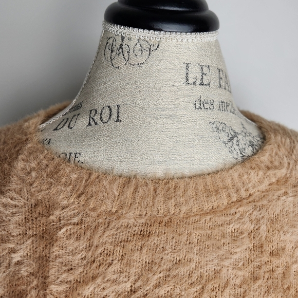 Aritzia crop kitten sweater - Picture 6 of 11